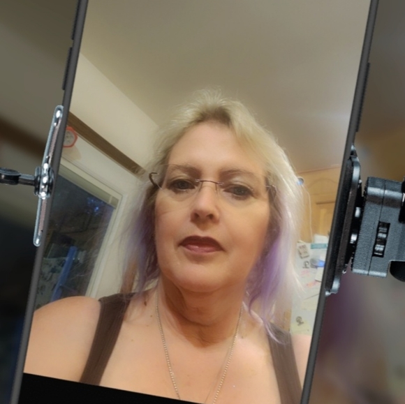 Meet your Posher, Roberta - Picture 2 of 2